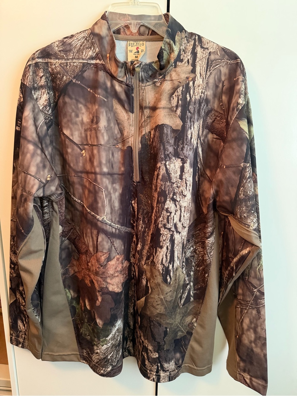 Redhead Men’s light weight Camouflage Hunting Jacket - mossy oak - size M. NWOT